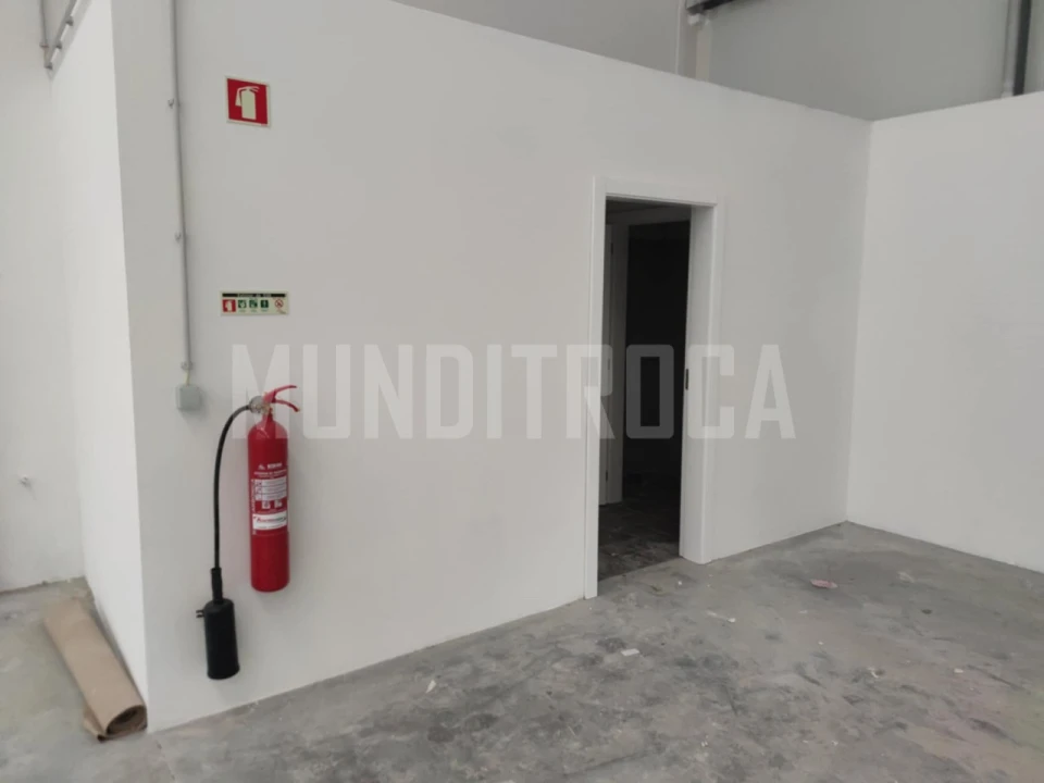 Armazém para Arrendamento em Manhente Foto 7