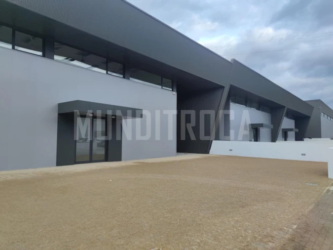 Armazém para Arrendamento em Manhente Foto 3