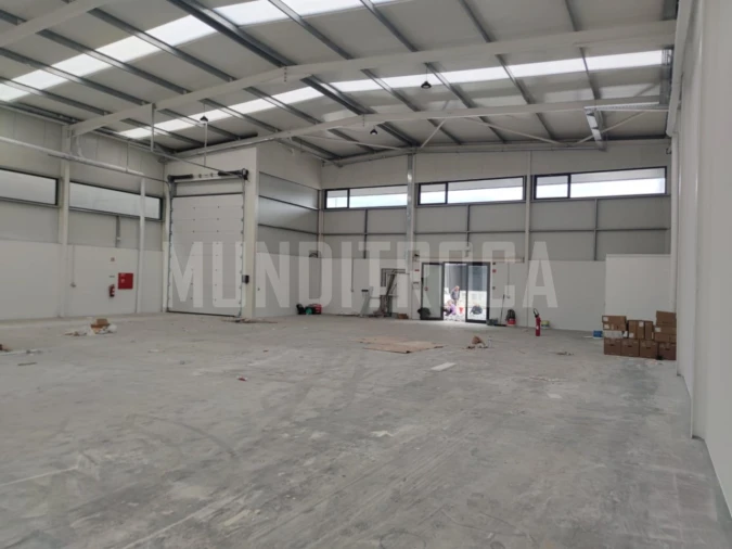 Armazém para Arrendamento em Manhente Foto 4