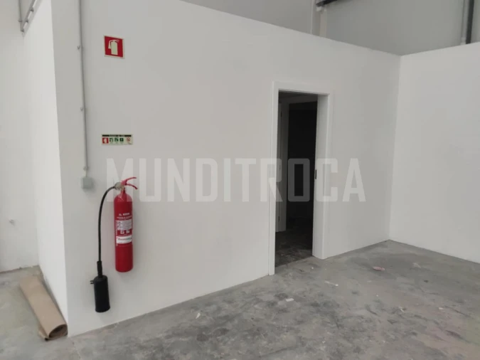 Armazém para Arrendamento em Manhente Foto 7