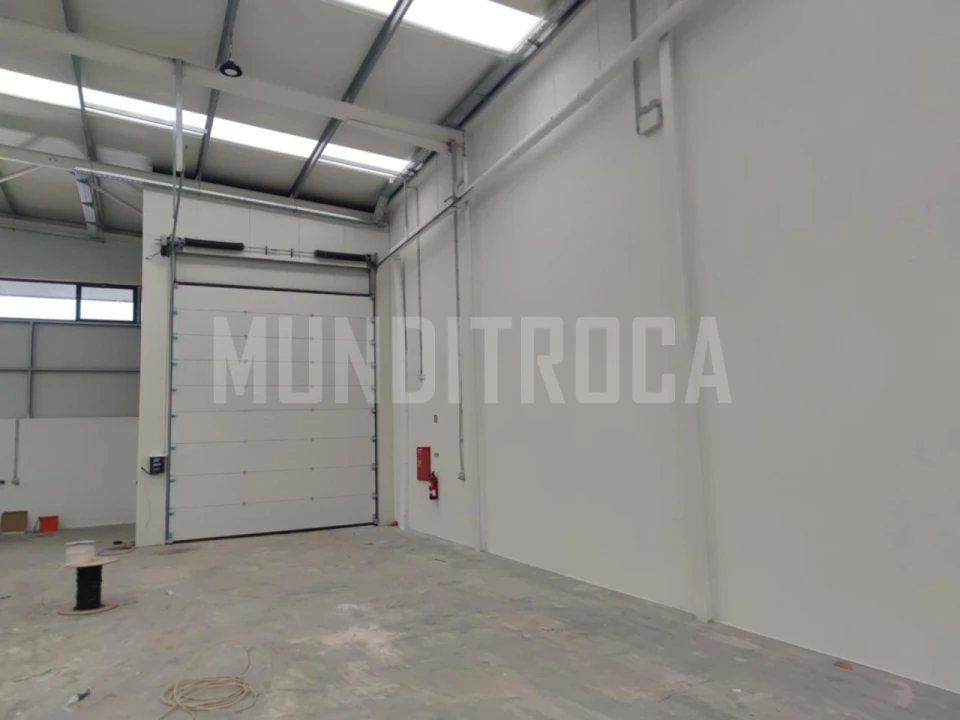 Armazém para Arrendamento em Manhente Foto 4