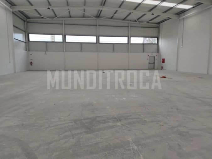 Armazém para Arrendamento em Manhente Foto 2