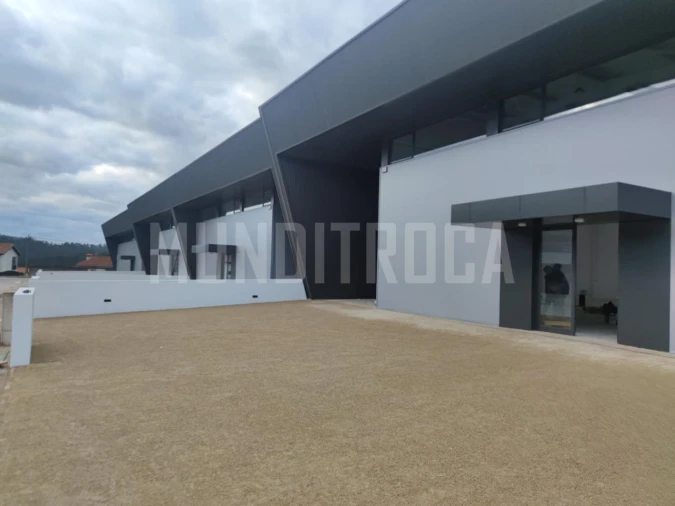 Armazém para Arrendamento em Manhente Foto 5