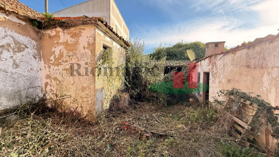 Moradia T2 para Venda em Alvorninha Foto 3