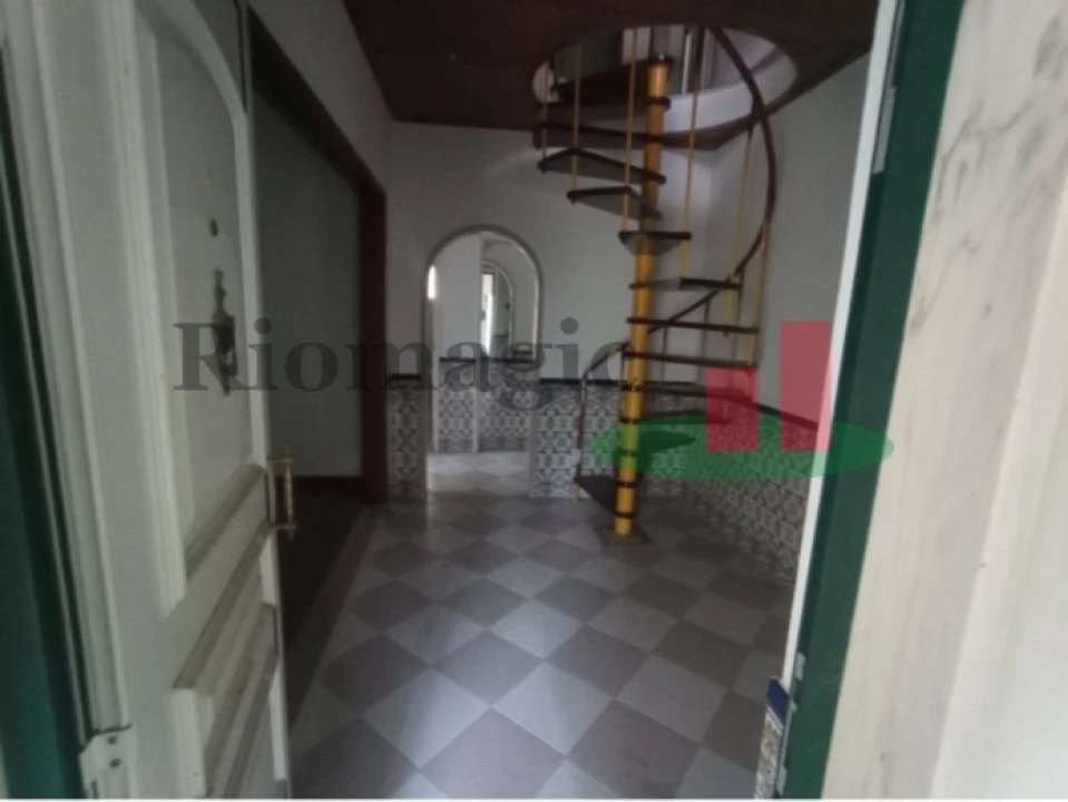 Moradia T4 para Venda em Além da Ribeira e Pedreira Foto 5