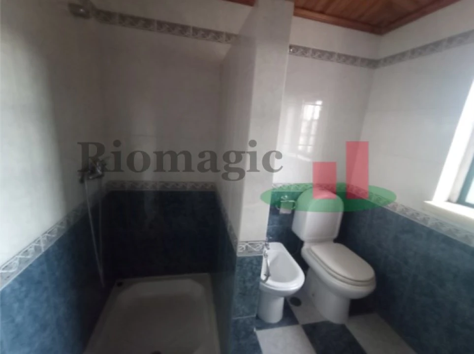 Moradia T4 para Venda em Além da Ribeira e Pedreira Foto 6