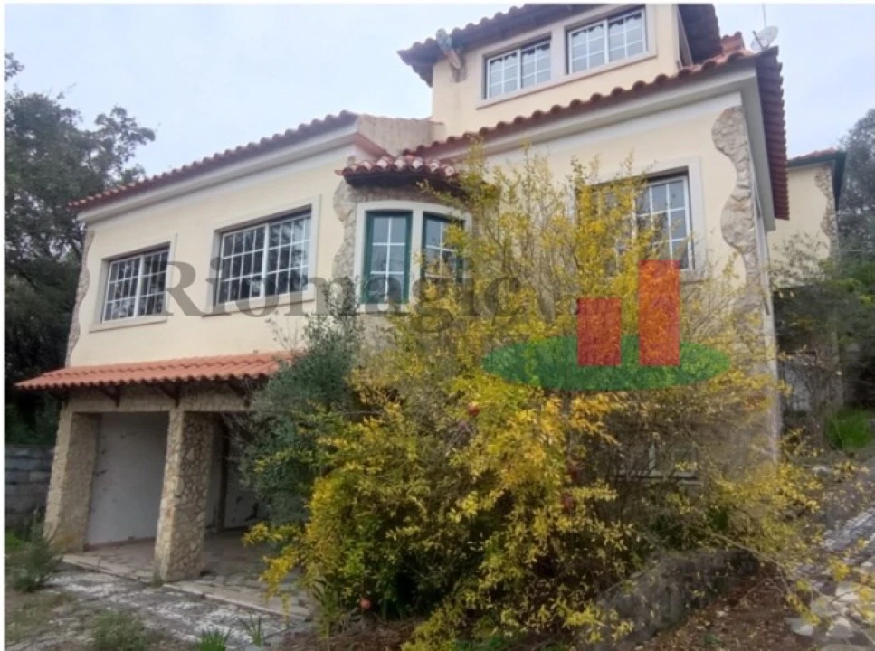 Moradia T4 para Venda em Além da Ribeira e Pedreira Foto 1