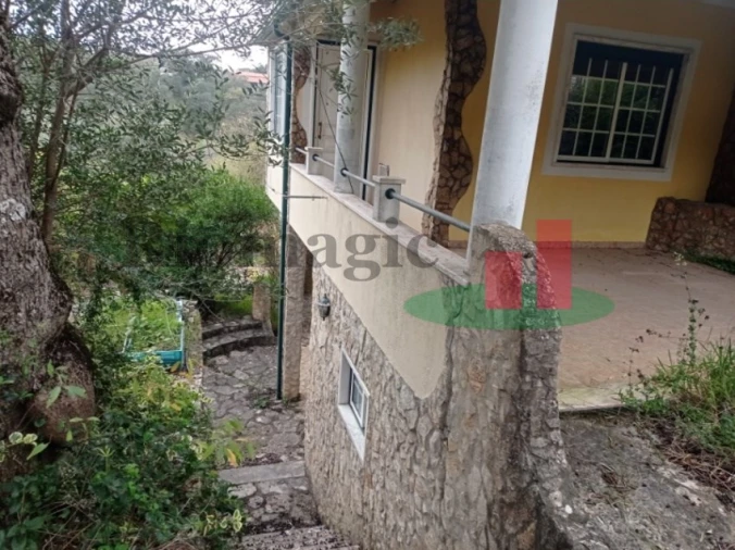 Moradia T4 para Venda em Além da Ribeira e Pedreira Foto 8