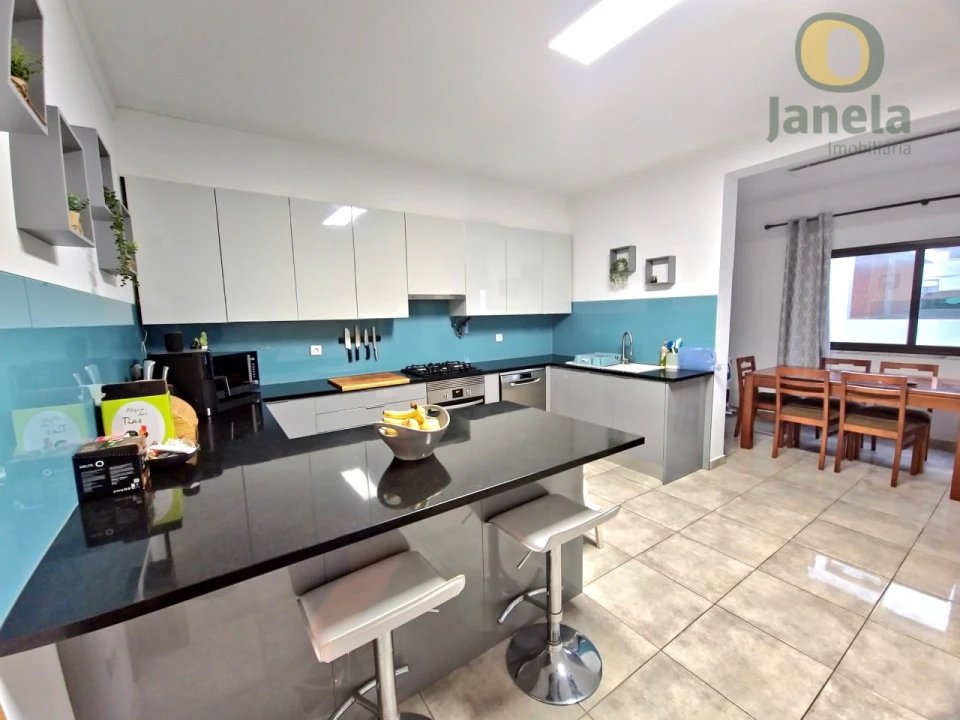 Moradia T3 para Venda em Quelfes Foto 13