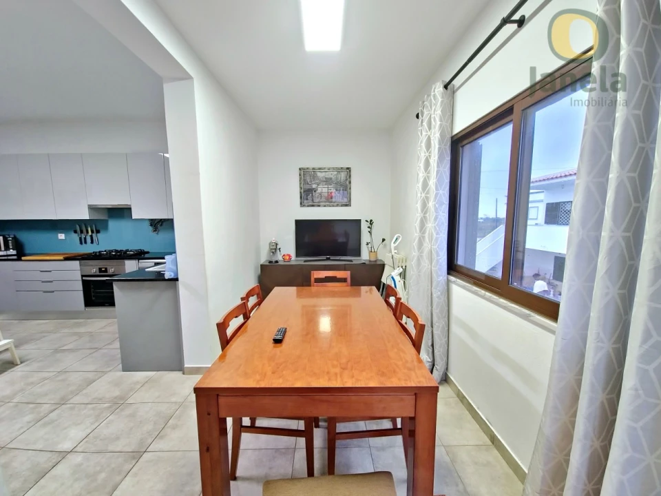 Moradia T3 para Venda em Quelfes Foto 26