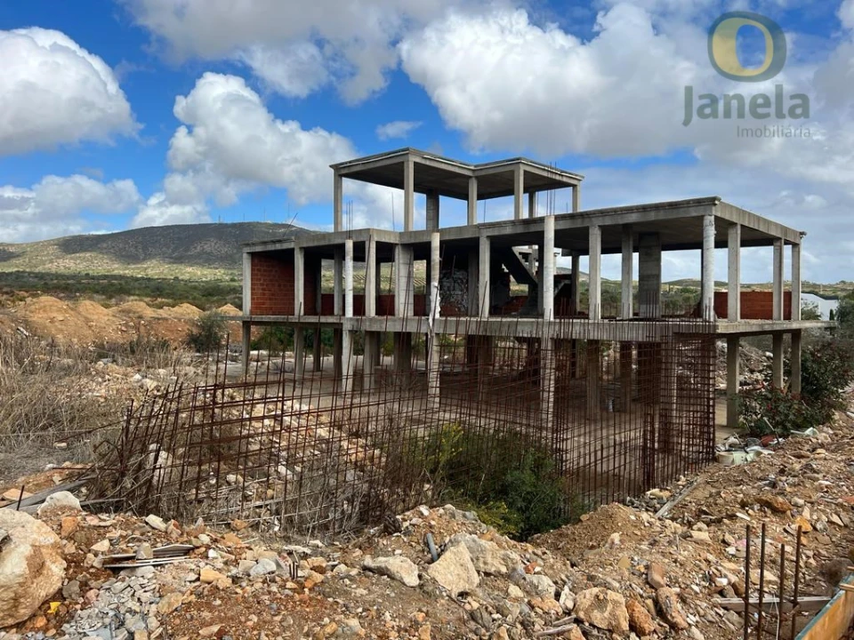 Moradia T4 para Venda em Quelfes Foto 13