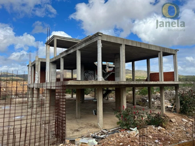 Moradia T4 para Venda em Quelfes Foto 14