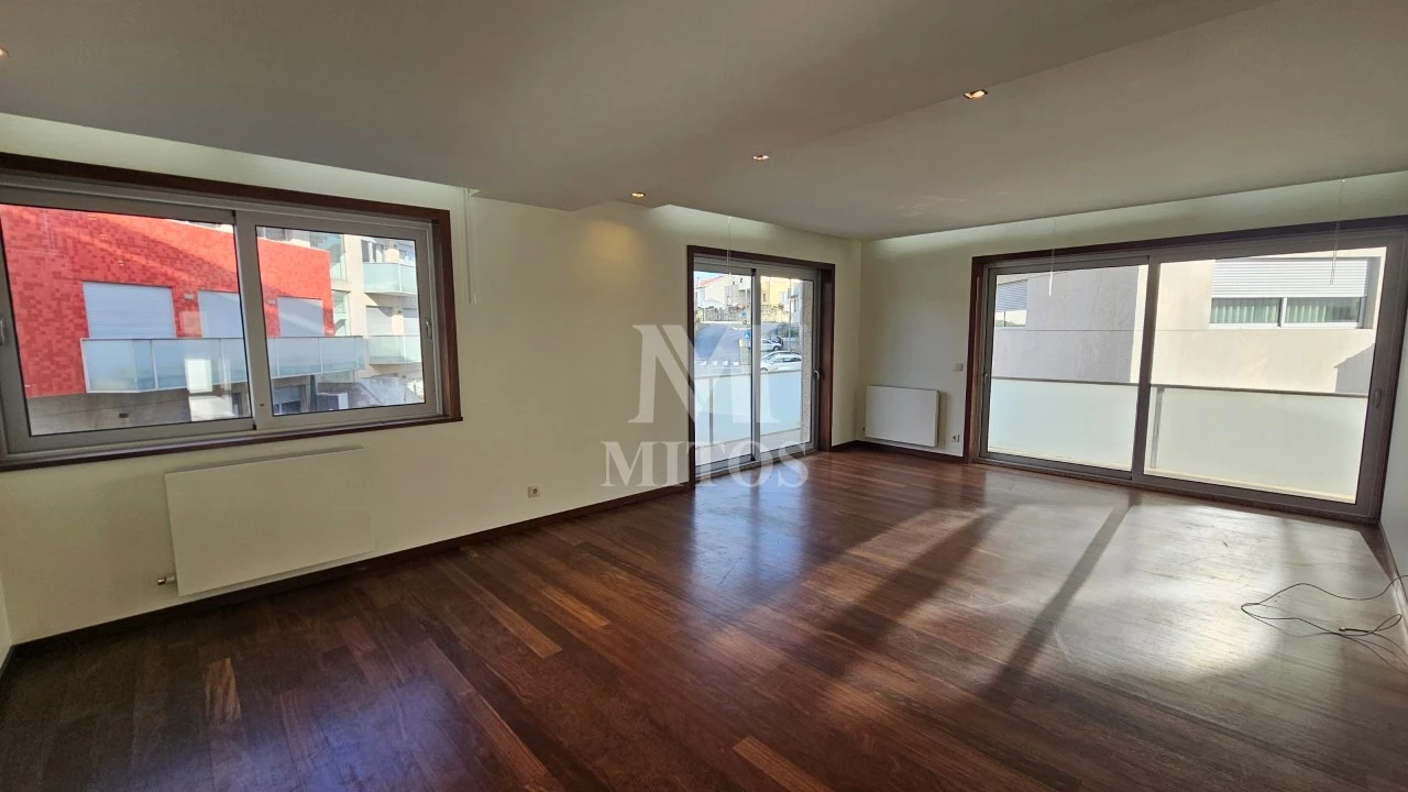 Apartamento T3 para Arrendamento em Santa Maria Maior e Monserrate e Meadela Foto 3