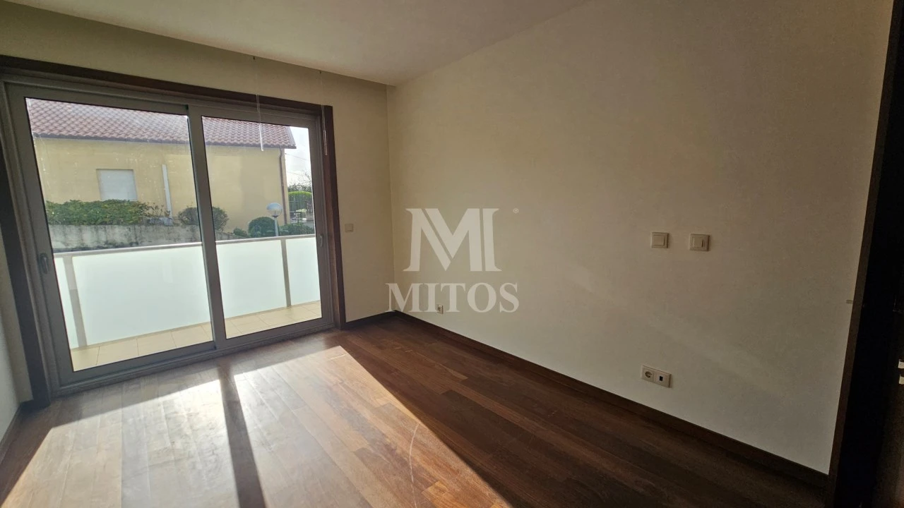 Apartamento T3 para Arrendamento em Santa Maria Maior e Monserrate e Meadela Foto 7