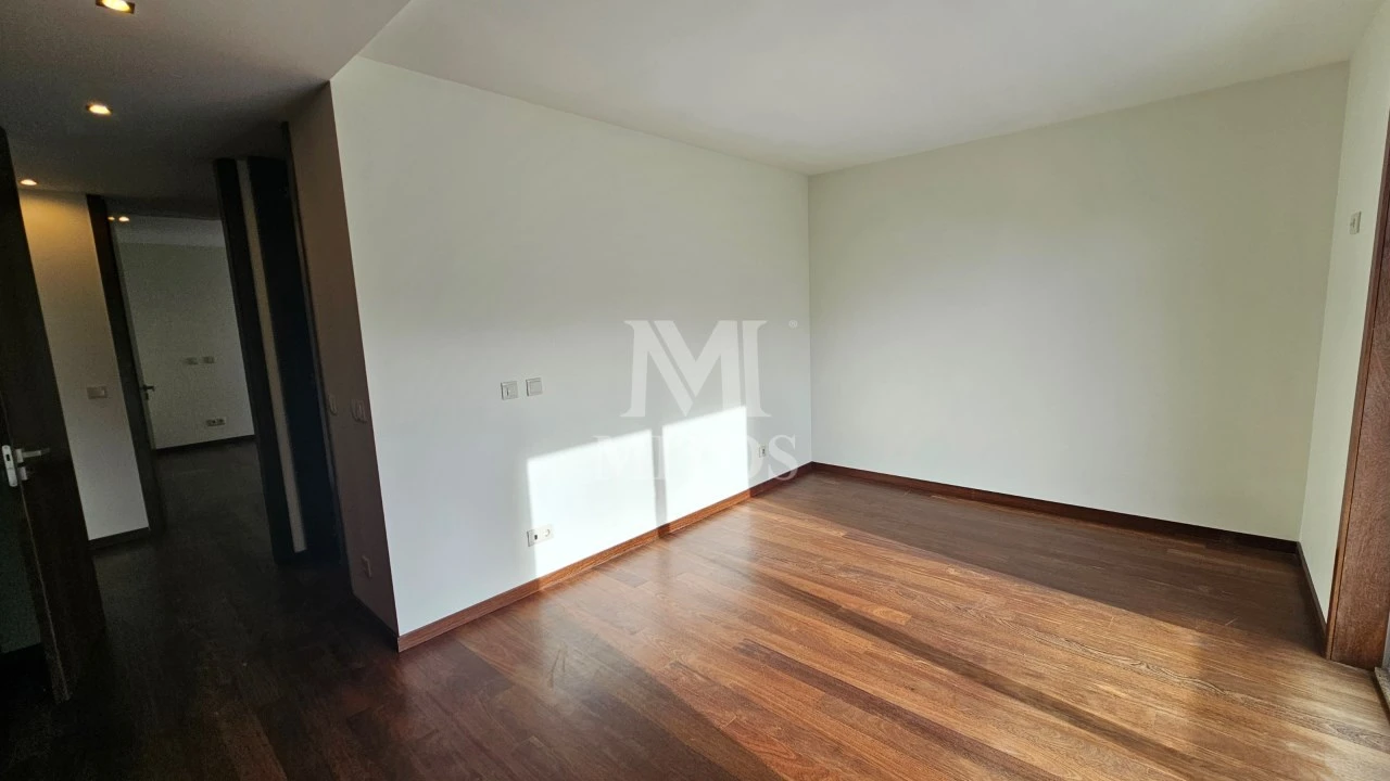 Apartamento T3 para Arrendamento em Santa Maria Maior e Monserrate e Meadela Foto 11