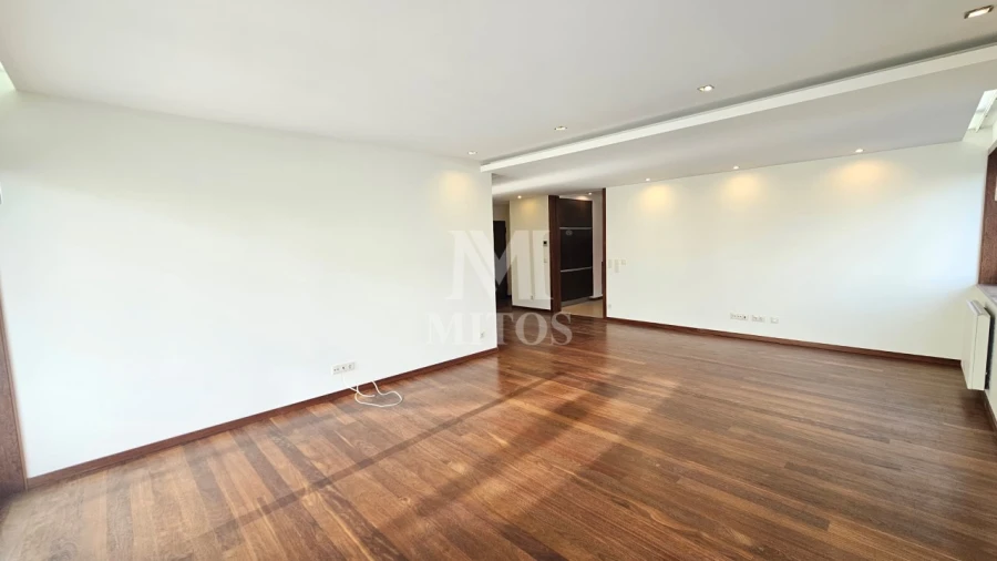 Apartamento T3 para Arrendamento em Santa Maria Maior e Monserrate e Meadela Foto 4