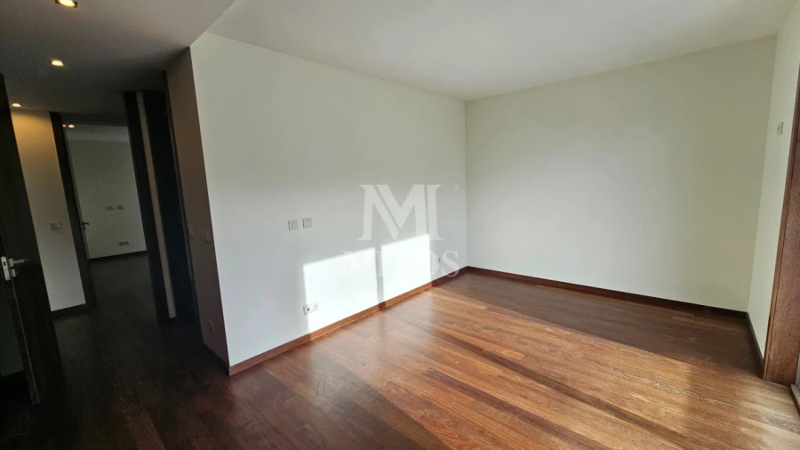 Apartamento T3 para Arrendamento em Santa Maria Maior e Monserrate e Meadela Foto 11