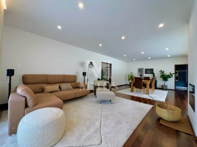 Moradia T4 para Venda em Santa Maria Maior e Monserrate e Meadela