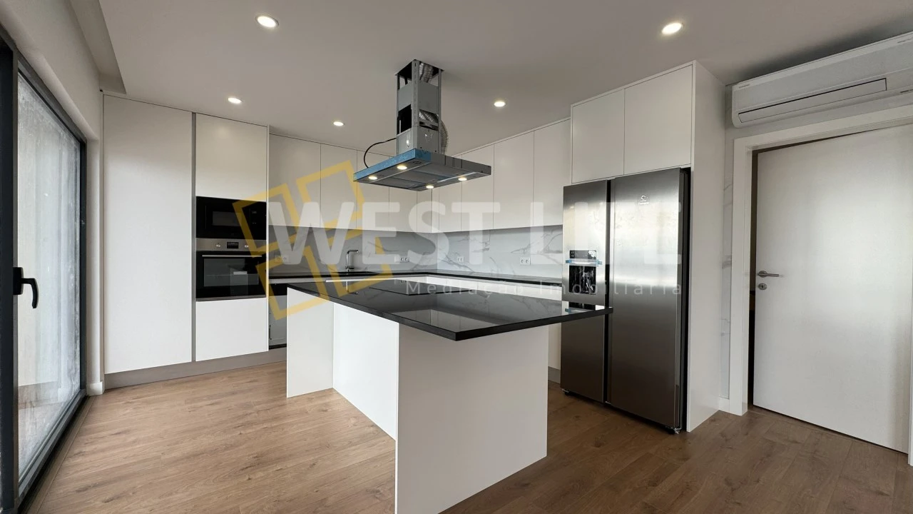 Moradia T4 para Venda em Igreja Nova e Cheleiros Foto 4