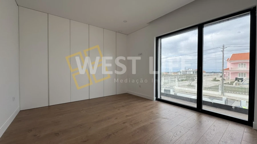 Moradia T4 para Venda em Igreja Nova e Cheleiros Foto 18