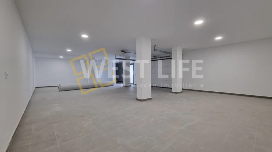 Moradia T4 para Venda em Igreja Nova e Cheleiros Foto 22