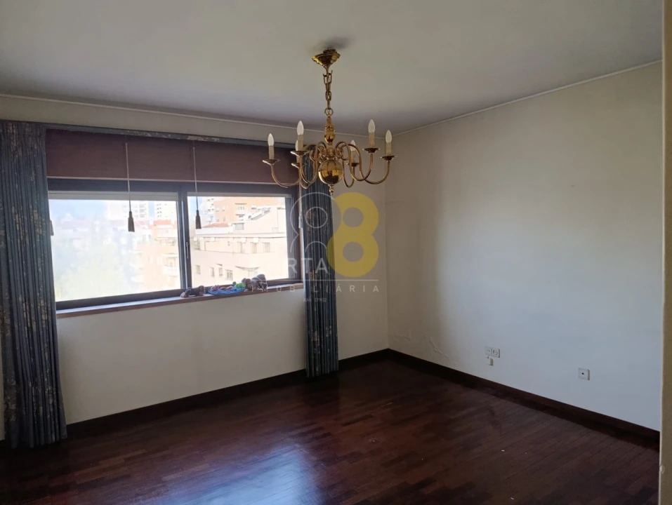 Apartamento T4 para Venda em Ramalde Foto 14