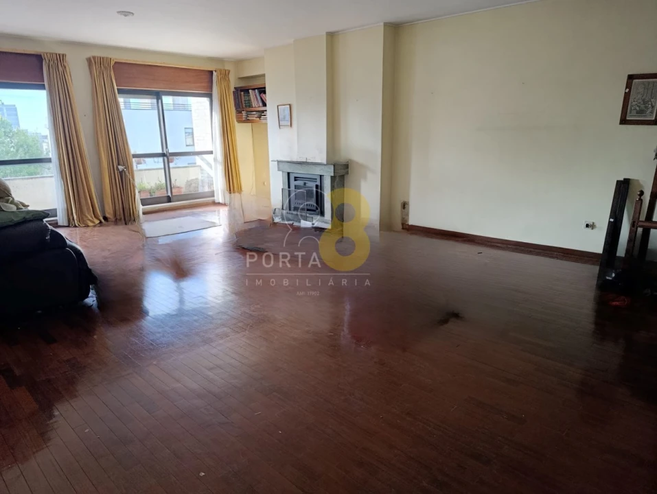 Apartamento T4 para Venda em Ramalde Foto 15