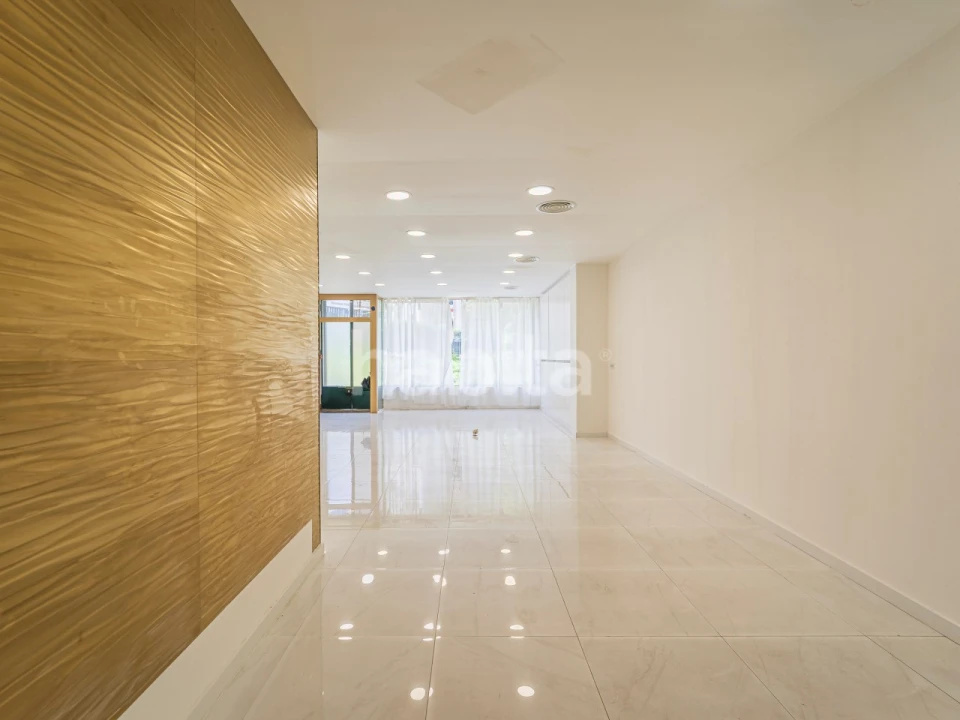 Loja para Arrendamento em Santo António Foto 9