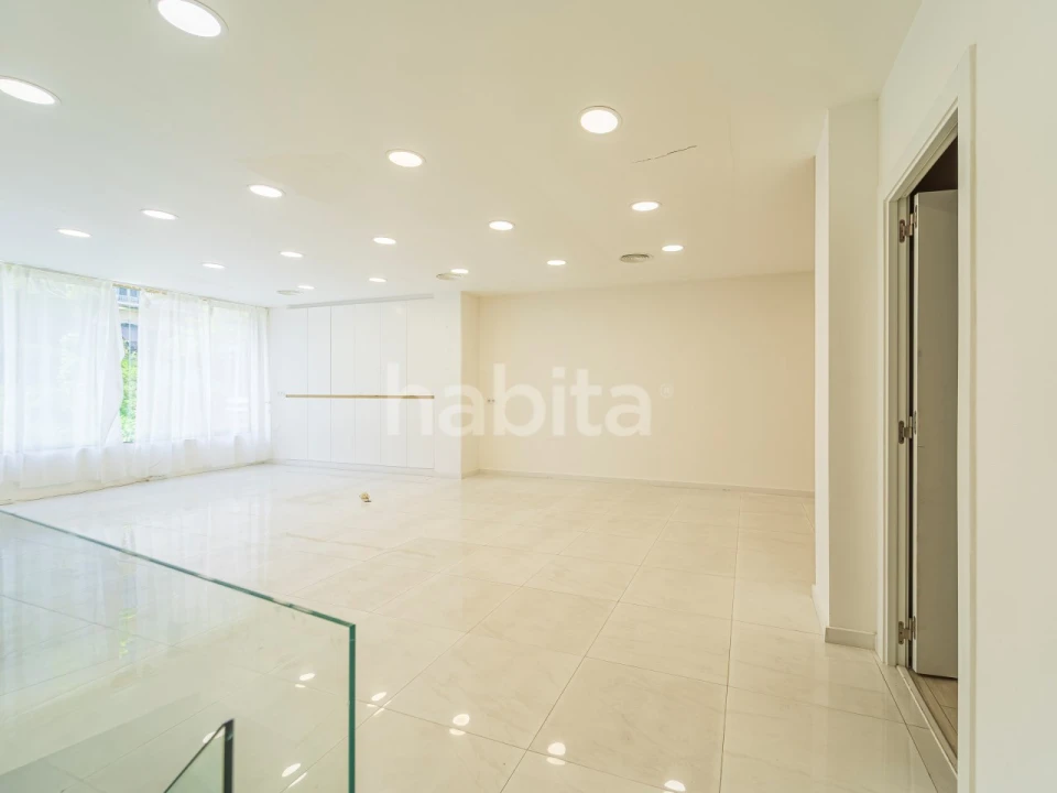 Loja para Arrendamento em Santo António Foto 1