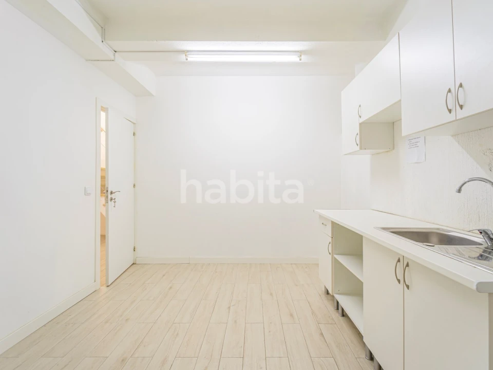 Loja para Arrendamento em Santo António Foto 14