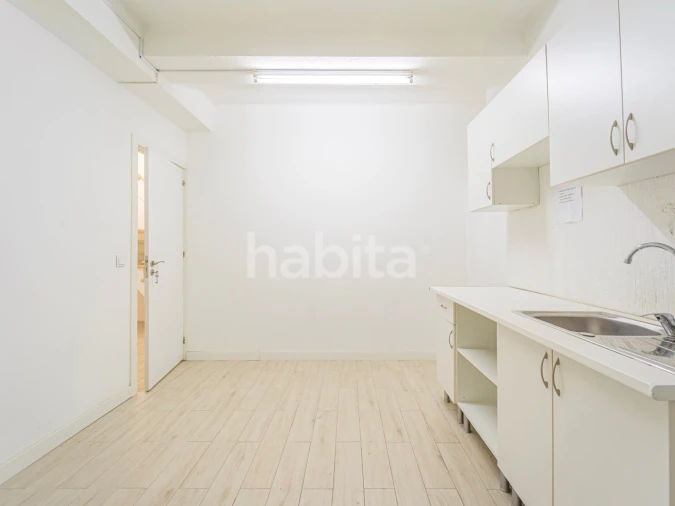 Loja para Arrendamento em Santo António Foto 14