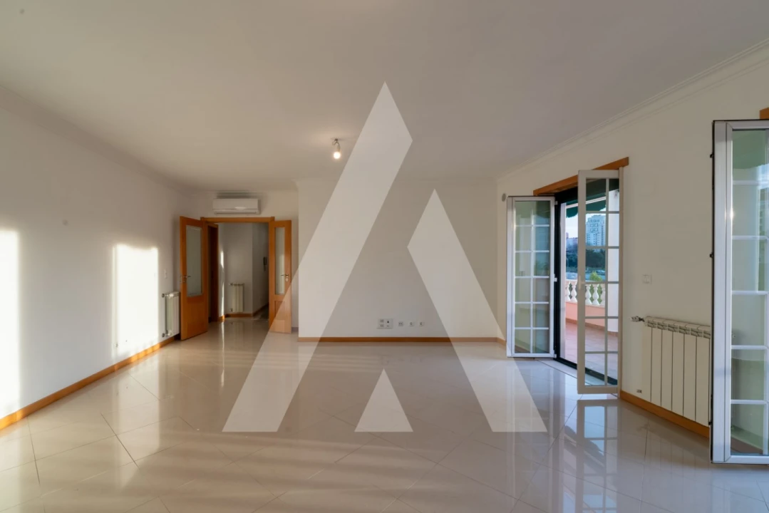 Apartamento T3 para Venda em Águas Livres Foto 3