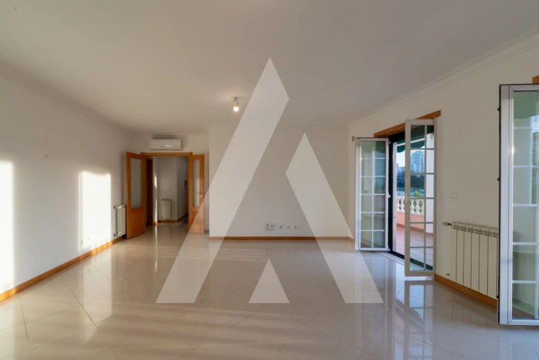 Apartamento T3 para Venda em Águas Livres Foto 3