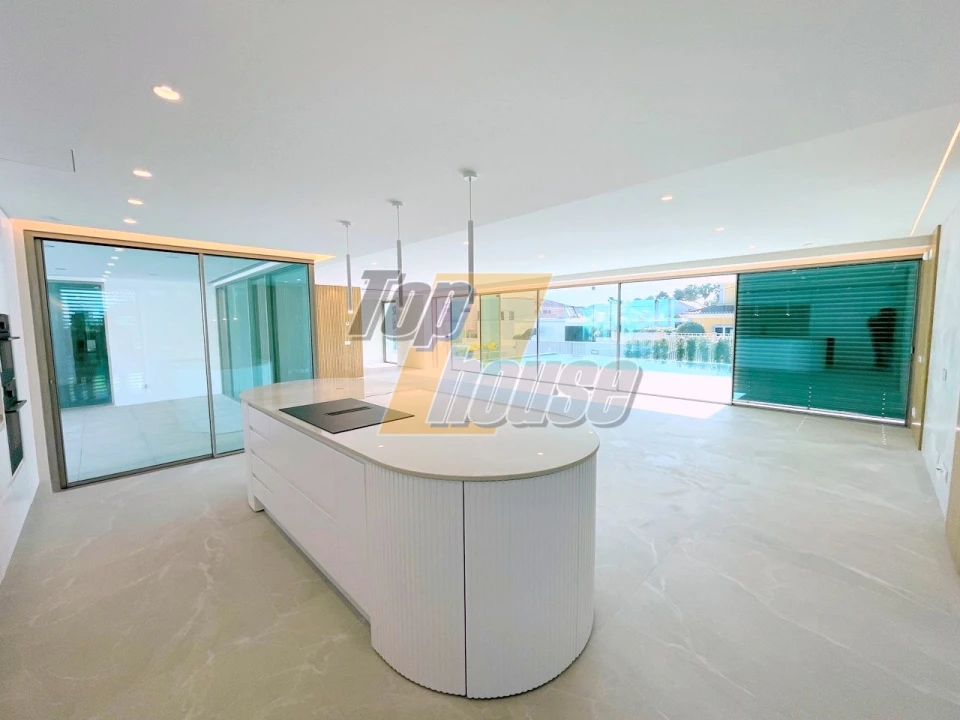 Moradia T5 para Venda em Corroios Foto 6