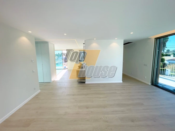 Moradia T5 para Venda em Corroios Foto 13