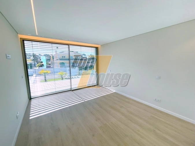 Moradia T5 para Venda em Corroios Foto 33