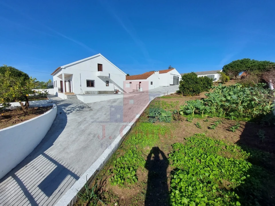 Moradia T3 para Venda em Alvorninha Foto 3