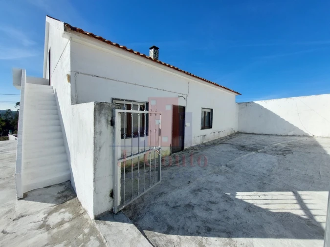 Moradia T3 para Venda em Alvorninha Foto 4