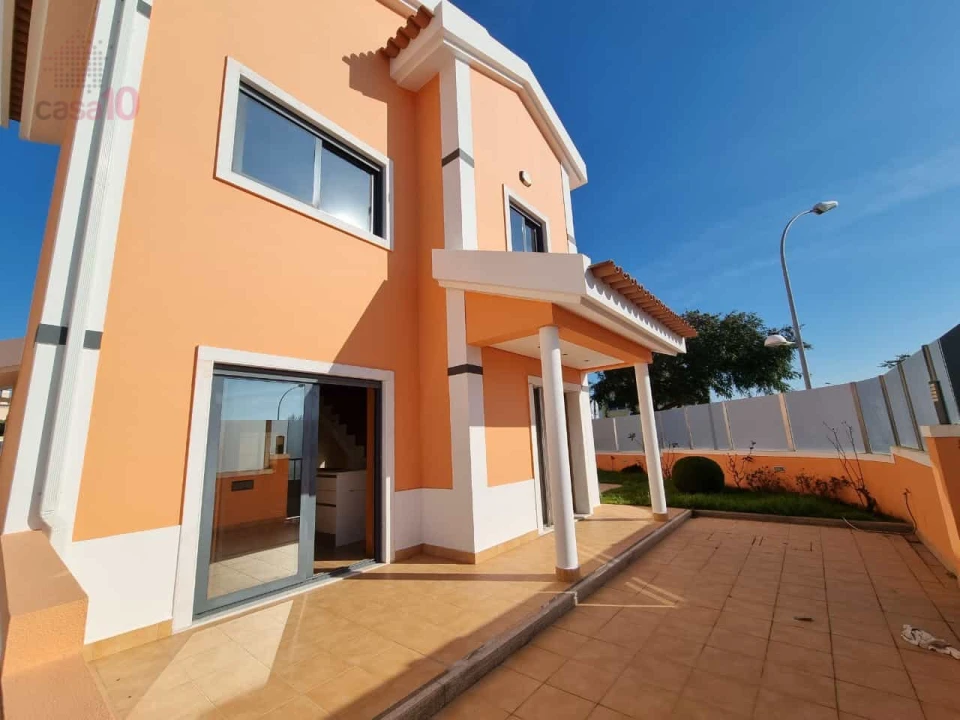 Moradia T4 para Arrendamento em Rio de Mouro Foto 11