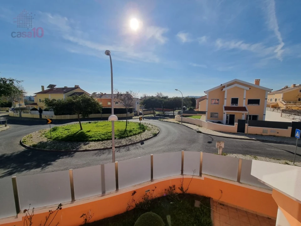 Moradia T4 para Arrendamento em Rio de Mouro Foto 27