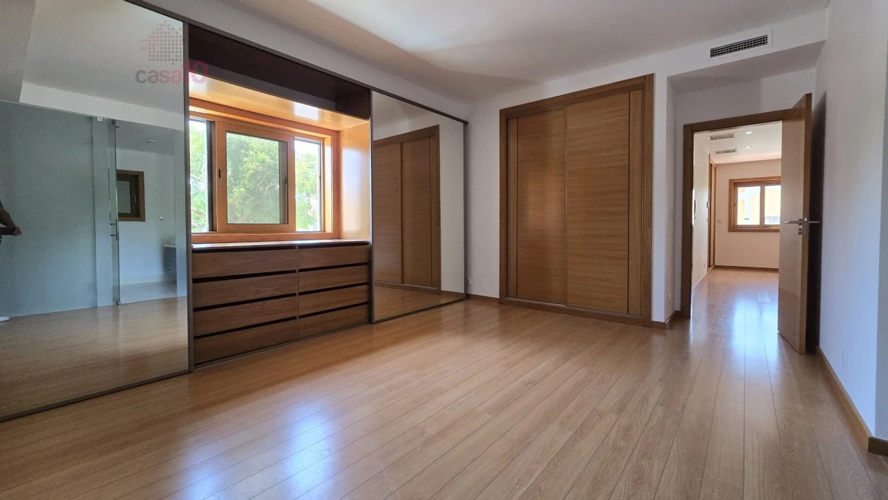 Moradia T4 para Arrendamento em Rio de Mouro Foto 12