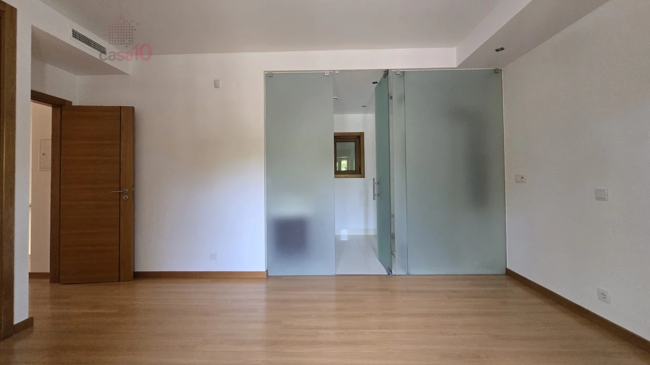 Moradia T4 para Arrendamento em Rio de Mouro Foto 16