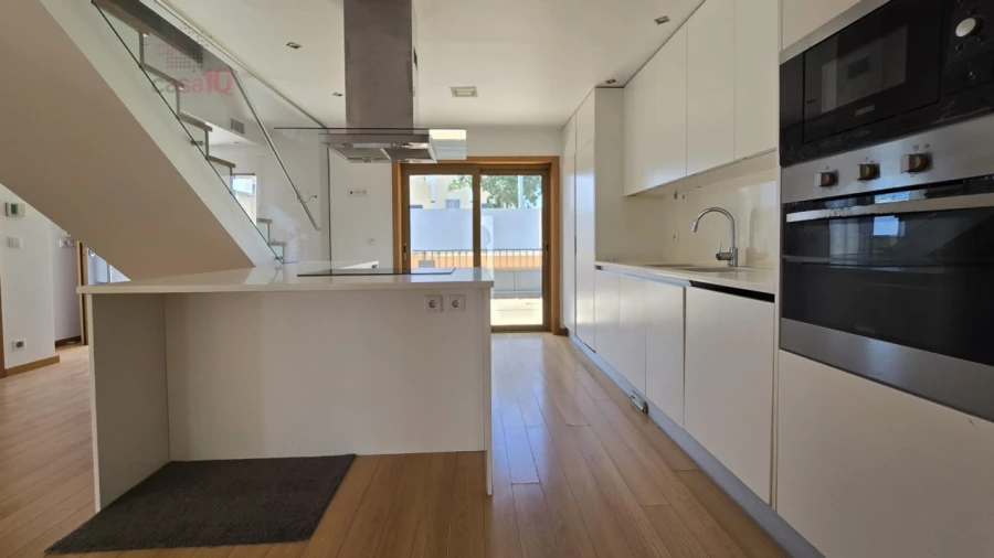 Moradia T4 para Arrendamento em Rio de Mouro Foto 7