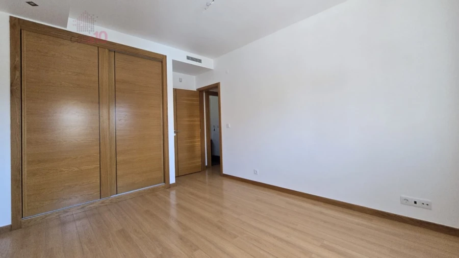 Moradia T4 para Arrendamento em Rio de Mouro Foto 21