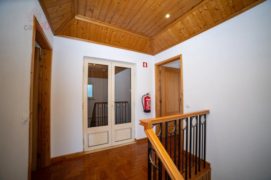 Quinta T4 para Venda em Santa Barbara de Nexe Foto 35