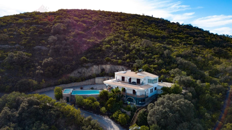 Quinta T4 para Venda em Santa Barbara de Nexe