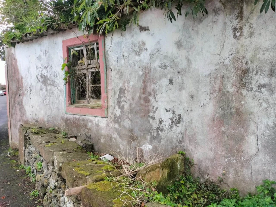 Moradia T1 para Venda em Lajes Foto 1