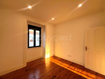 Apartamento T1 para Venda em Campo de Ourique