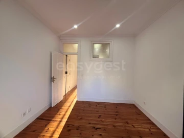 Apartamento T1 para Venda em Campo de Ourique