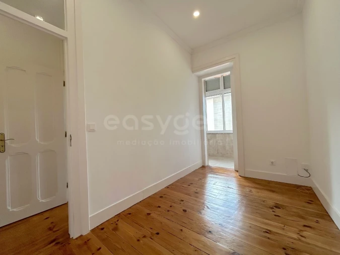 Apartamento T1 para Venda em Campo de Ourique Foto 5